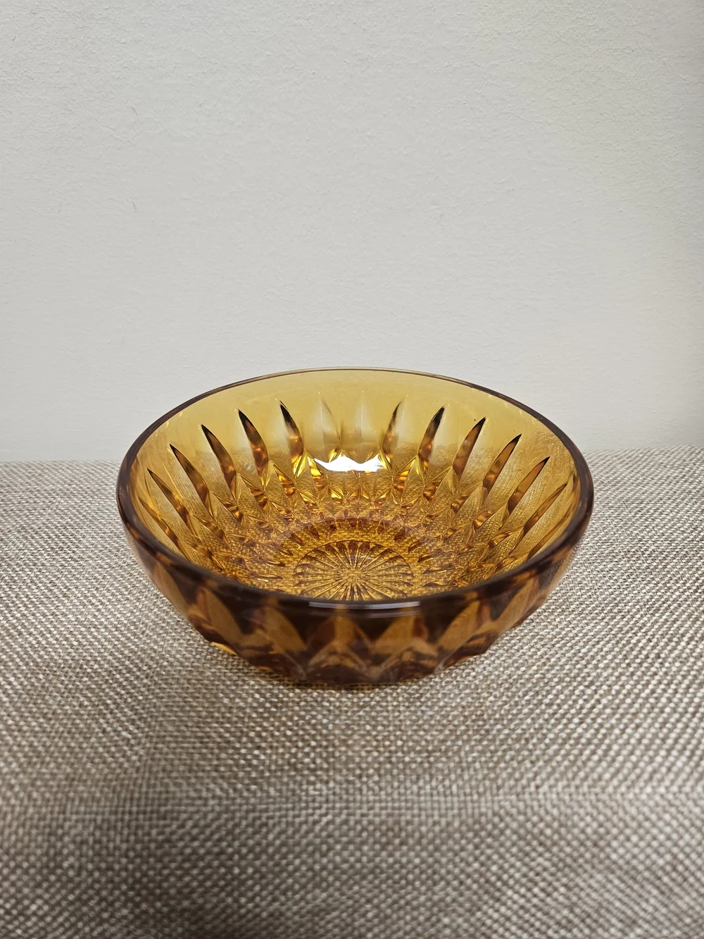 Indiana Glass Golden Amber Bowl in Mount Vernon (Diamond Point) Pattern